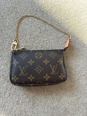 Louis Vuitton Pochette Accessoires